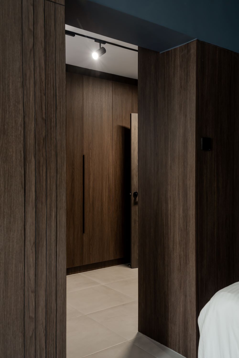 404 Serangoon Ave 1 HDB interior design, 5-room resale wardrobe
