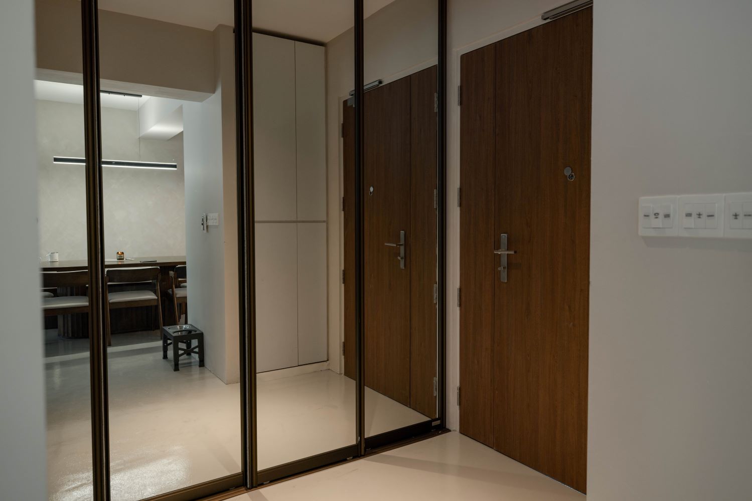 562C Champions Way - BTO 4 Room Glass Partition Design