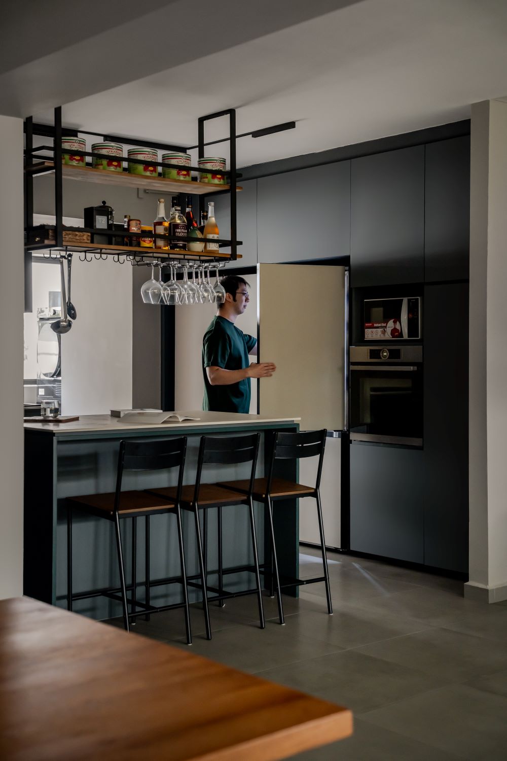 Modern kitchen HDB interior design, 404 Serangoon Ave 1, 5-room resale