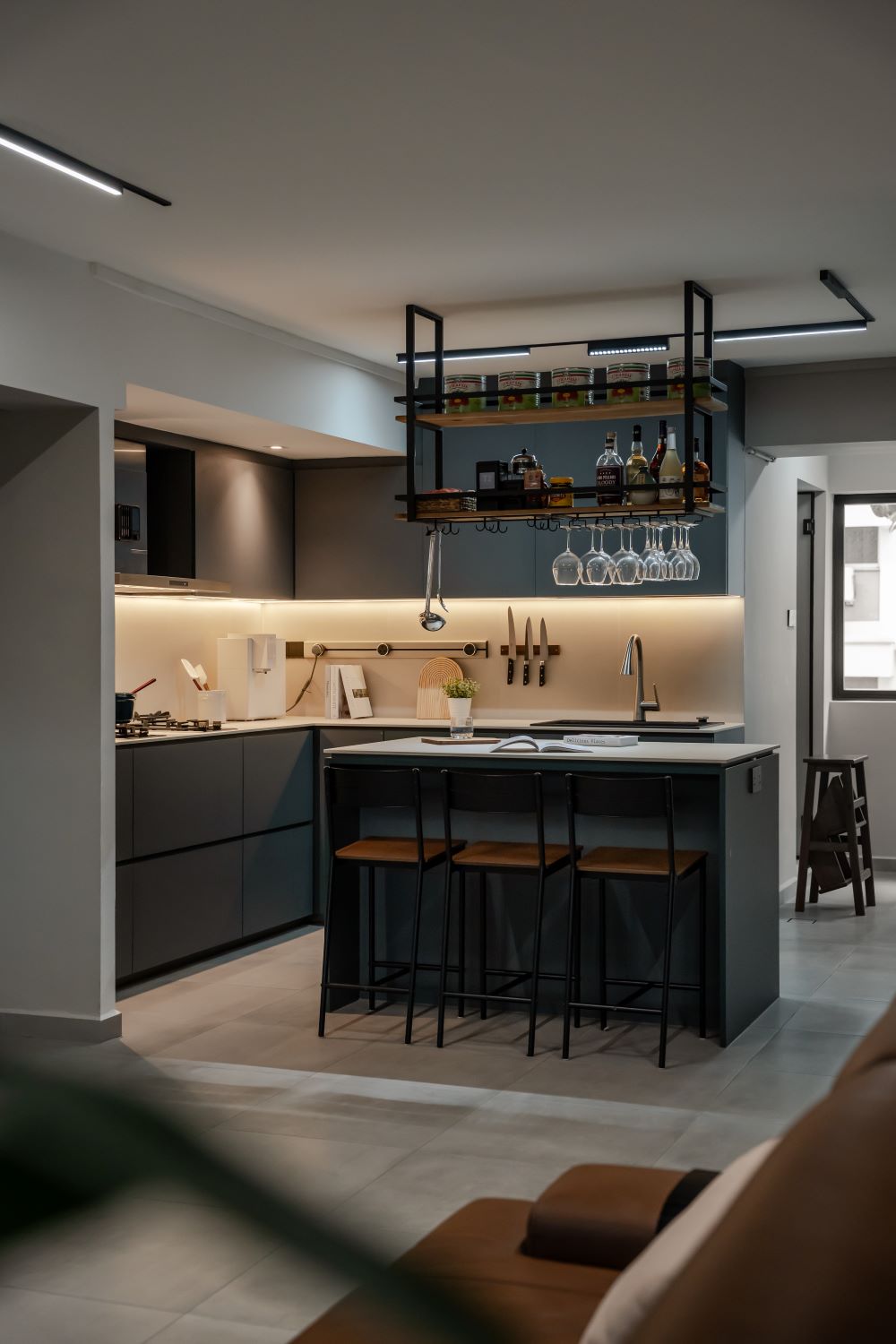 Modern kitchen HDB interior design, 404 Serangoon Ave 1, 5-room resale_7